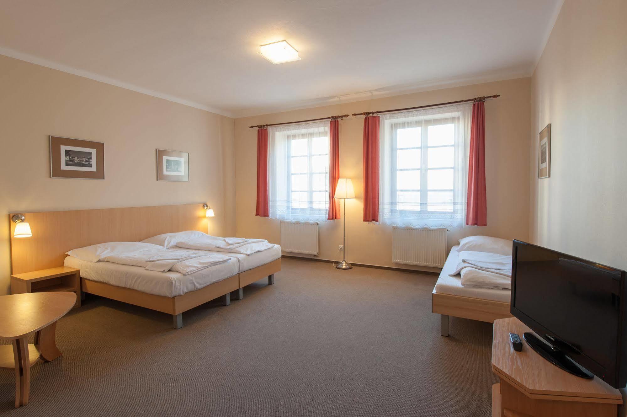 Hotel V Centru Ческе-Будеёвице Экстерьер фото