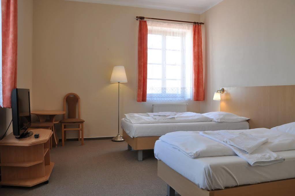 Hotel V Centru Ческе-Будеёвице Экстерьер фото