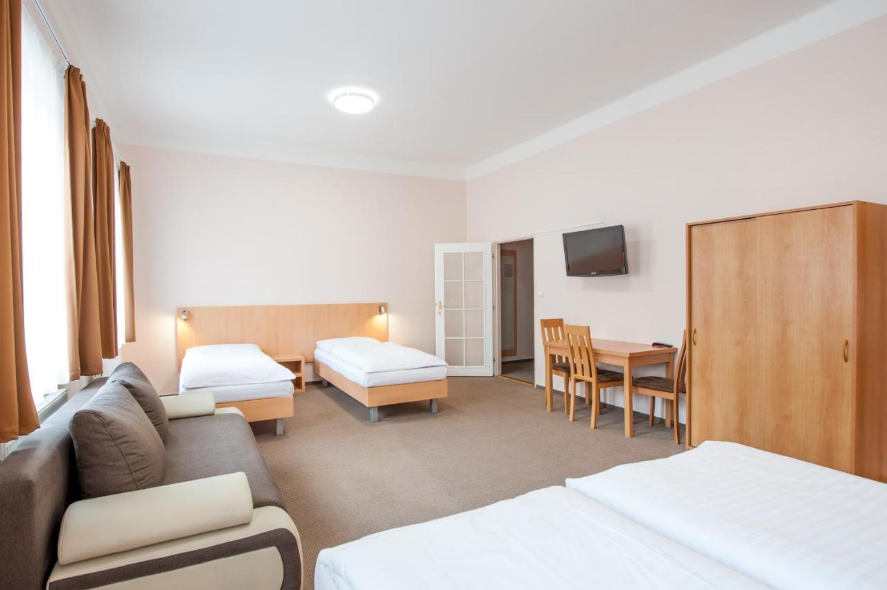 Hotel V Centru Ческе-Будеёвице Экстерьер фото