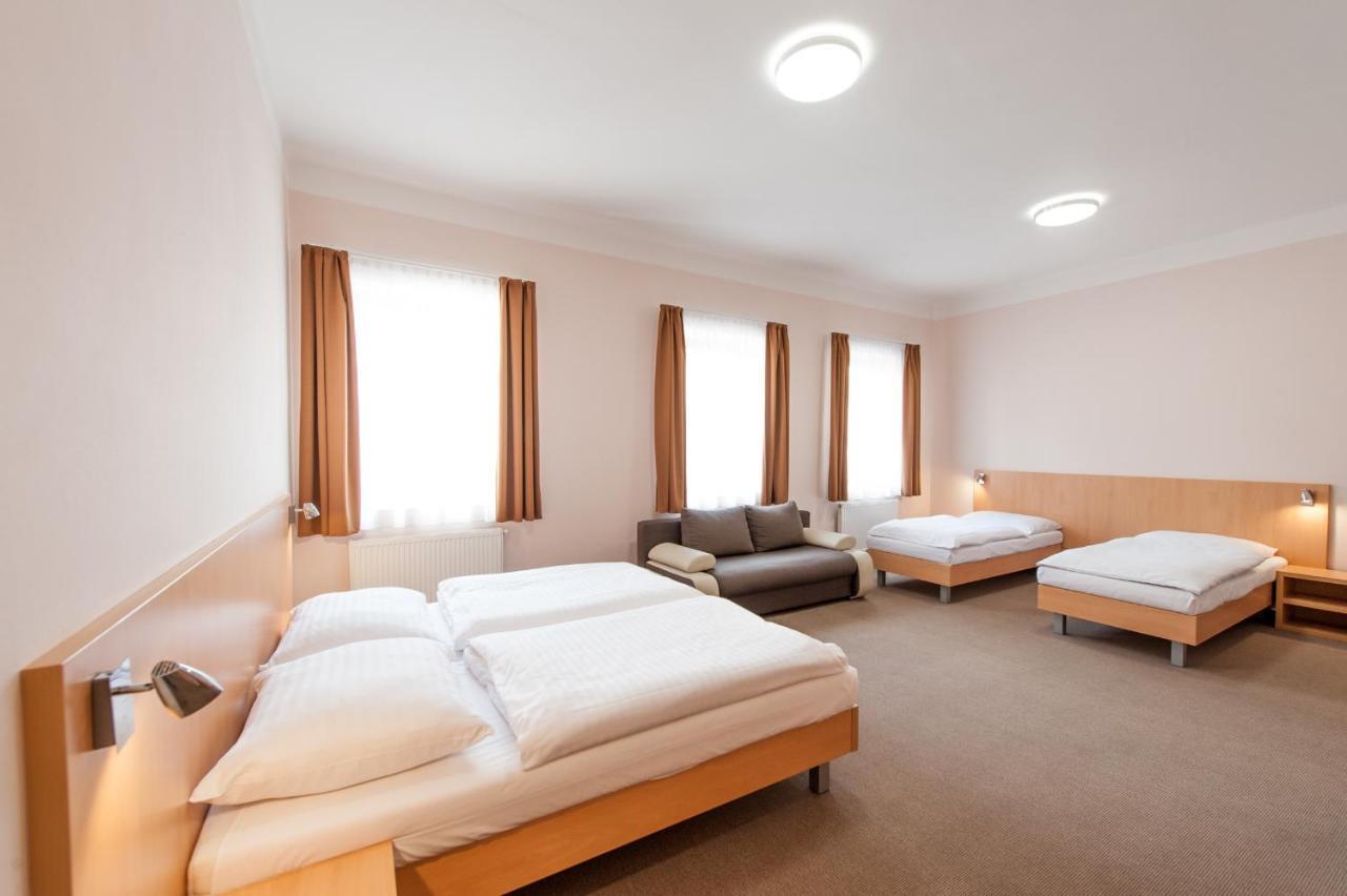 Hotel V Centru Ческе-Будеёвице Экстерьер фото