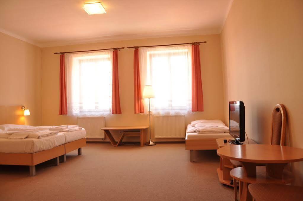 Hotel V Centru Ческе-Будеёвице Экстерьер фото